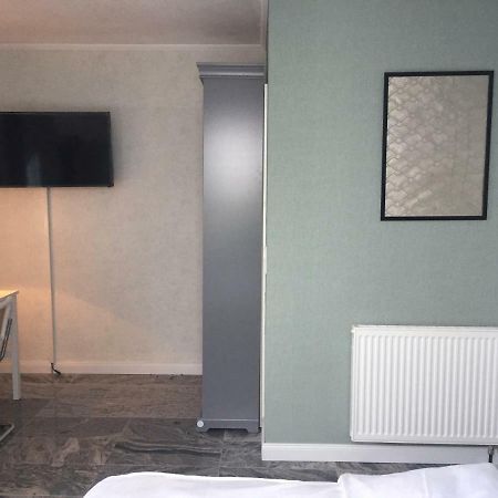 Neues Zimmerapartment Mit Bad Neckarwestheim Esterno foto