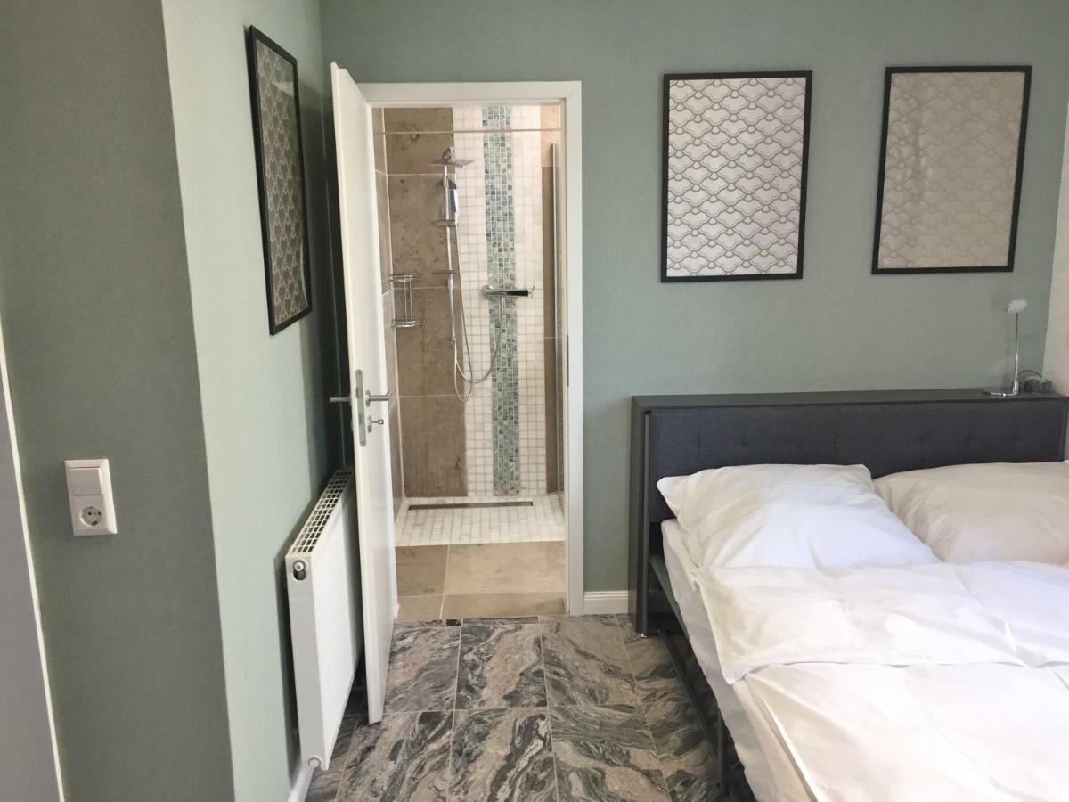 Neues Zimmerapartment Mit Bad Neckarwestheim Esterno foto