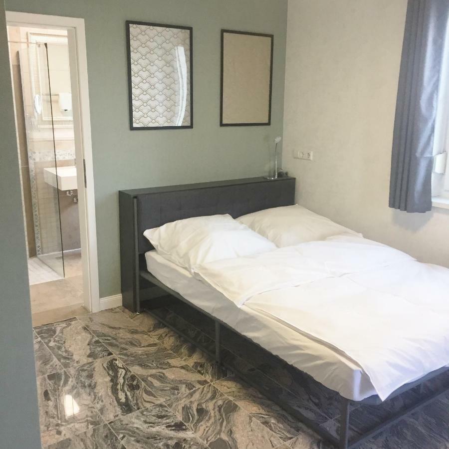 Neues Zimmerapartment Mit Bad Neckarwestheim Esterno foto